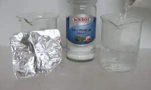 Elektrochemiczne czyszczenie srebra: prosty i bezpieczny sposób DIY