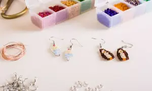 Jak zrobić biżuterię DIY? Przewodnik krok po kroku dla początkujących