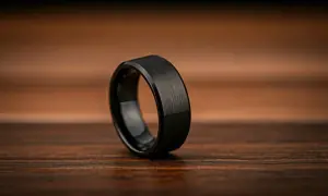 Czarna obrączka: Co oznacza? Symbolika, historia i materiały
