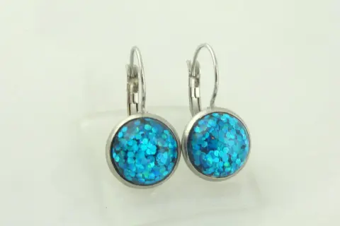 Angielskie "kolczyki": poznaj "earrings" i inne nazwy