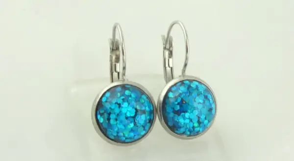 Angielskie "kolczyki": poznaj "earrings" i inne nazwy