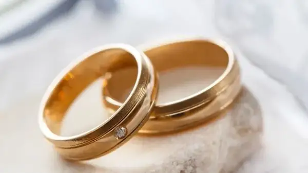 Z czego obrączki? Przewodnik po materiałach, cenach i trendach